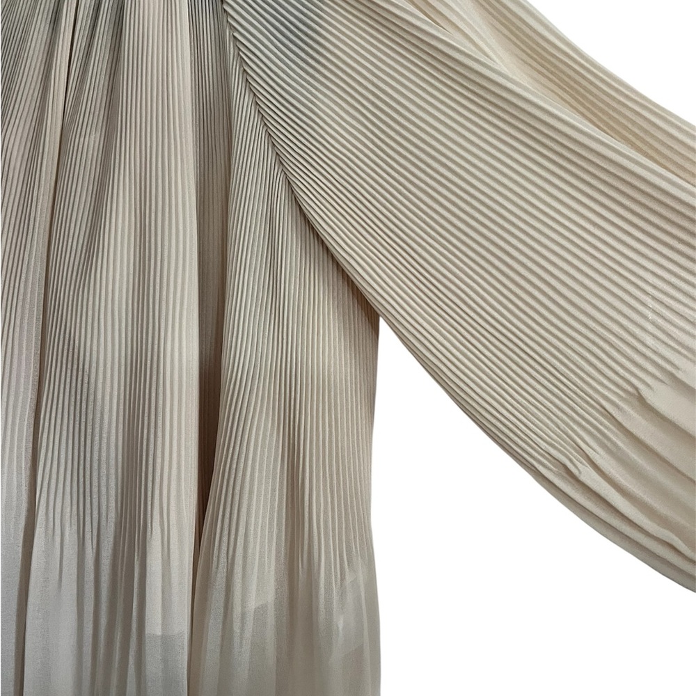 Banana Republic Elegant pleated blouse - Picture 5 of 13